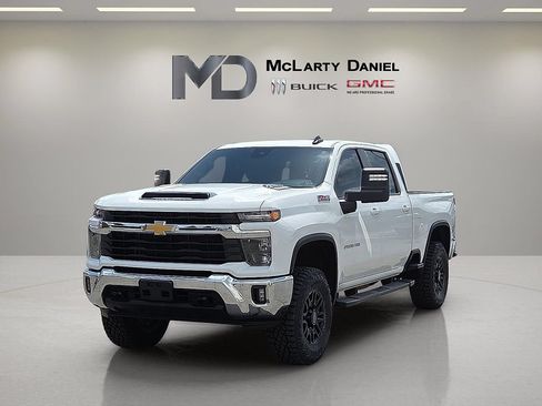 Certified 2024 Chevrolet Silverado 2500 LT w/ Convenience Package AWD/4WD image 3