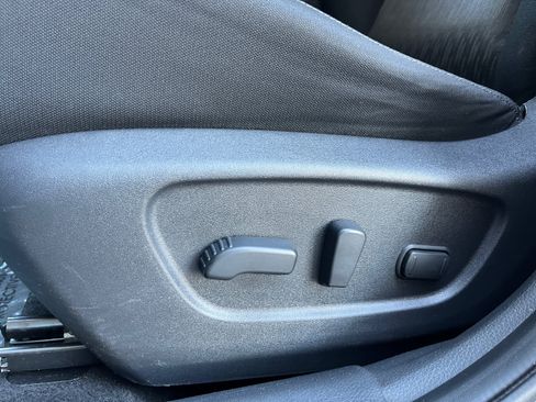 Used 2017 Nissan Rogue SV FWD image 14
