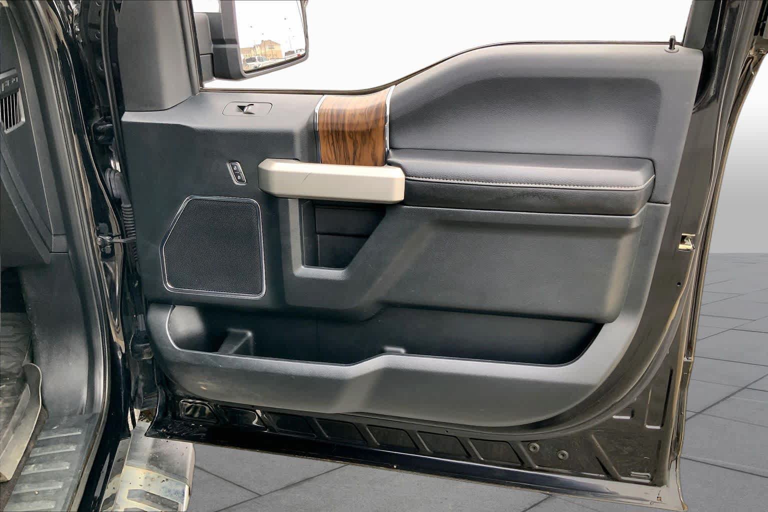 Used 2019 Ford F150 Lariat w/ Equipment Group 502A Luxury AWD/4WD image 21