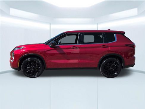 Used 2023 Mitsubishi Outlander SE Black Edition image 2