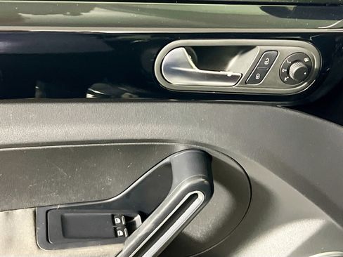 Used 2014 Volkswagen Beetle R-Line image 16