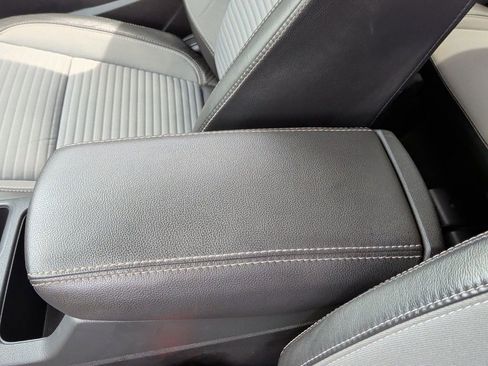 Used 2018 Ford Escape SE w/ SE Sport Appearance Package image 28