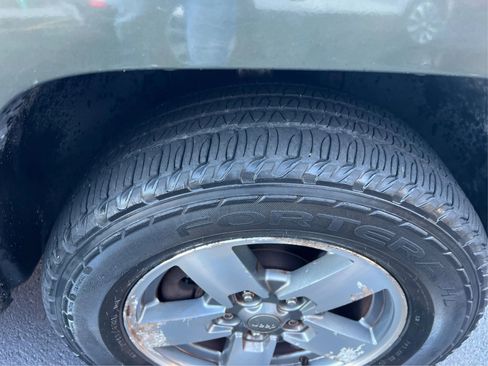 Used 2008 Jeep Commander Sport image 24