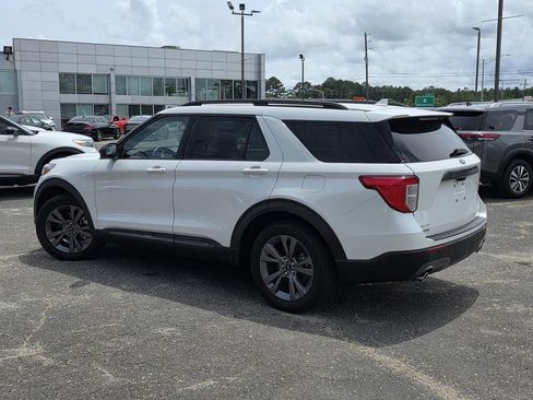 Used 2021 Ford Explorer XLT w/ Equipment Group 202A RWD image 5