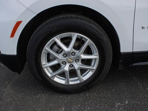 Used 2024 Chevrolet Equinox LT image 9