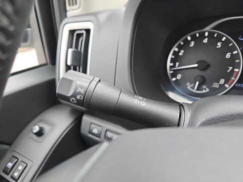 Used 2025 Nissan Frontier SV w/ SV Convenience Package image 28