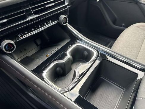 New 2026 Chevrolet Traverse LT w/ LPO, Floor Liner Package FWD image 28