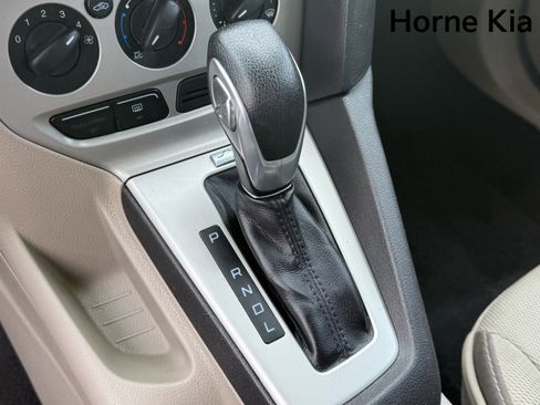Used 2014 Ford Focus SE FWD image 19