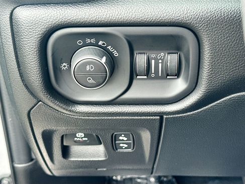 Used 2025 RAM 1500 Laramie w/ Night Edition AWD/4WD image 10