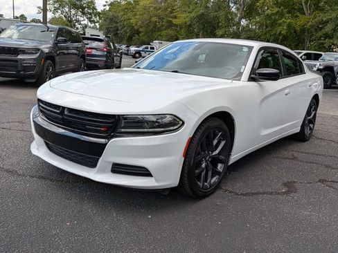 Used 2022 Dodge Charger SXT w/ Blacktop Package RWD image 9