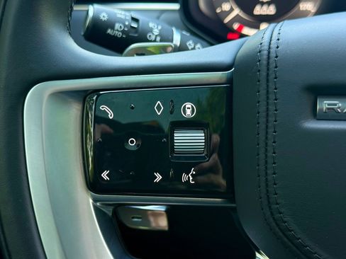 Used 2025 Land Rover Range Rover SE AWD/4WD image 32