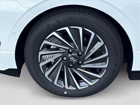 New 2025 Hyundai Sonata Limited image 10