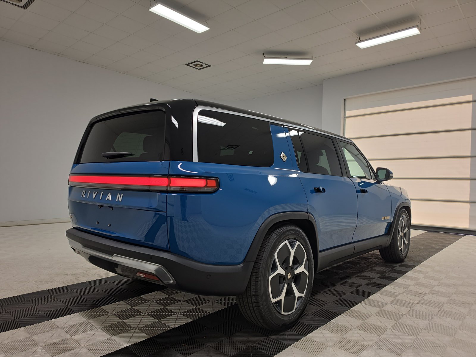 Used 2023 Rivian R1S Adventure Quad AWD/4WD image 5