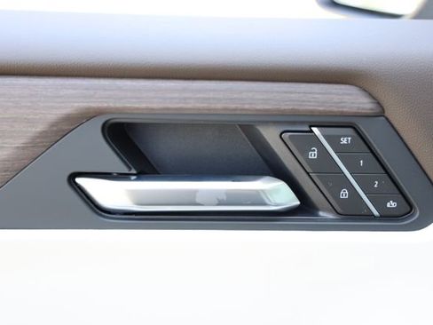 New 2026 GMC Acadia Denali w/ Super Cruise Package image 17