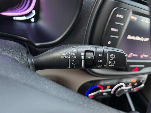 Used 2025 Kia Soul LX w/ LX Technology Package FWD image 21