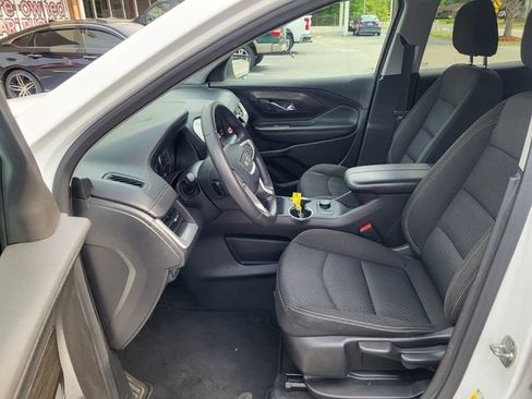 Used 2024 GMC Terrain SLE FWD image 11