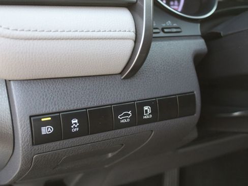 Used 2019 Toyota Camry LE FWD image 14