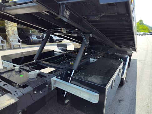 Used 2024 Ford F550 2WD Regular Cab Super Duty w/ XLT Value Package image 7