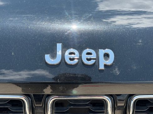 Used 2023 Jeep Grand Cherokee Limited AWD/4WD image 15