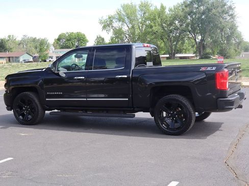 Used 2017 Chevrolet Silverado 1500 LTZ Z71 w/ LTZ Plus Package AWD/4WD image 8