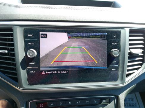 Used 2020 Volkswagen Atlas Cross Sport SE w/ Panoramic Sunroof Package AWD/4WD image 18