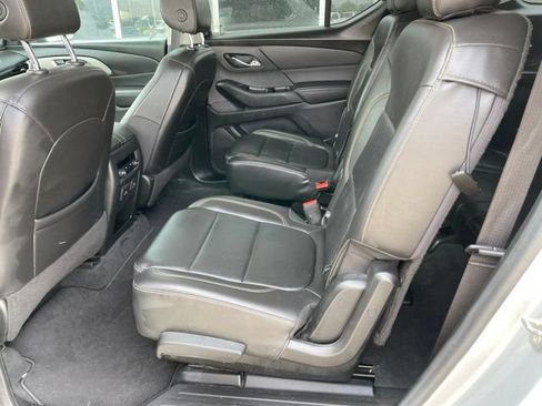 Used 2021 Chevrolet Traverse LT w/ LT Premium Package AWD/4WD image 9