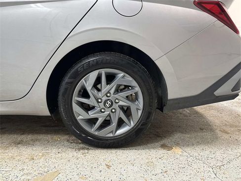 Used 2024 Hyundai Elantra SEL image 28