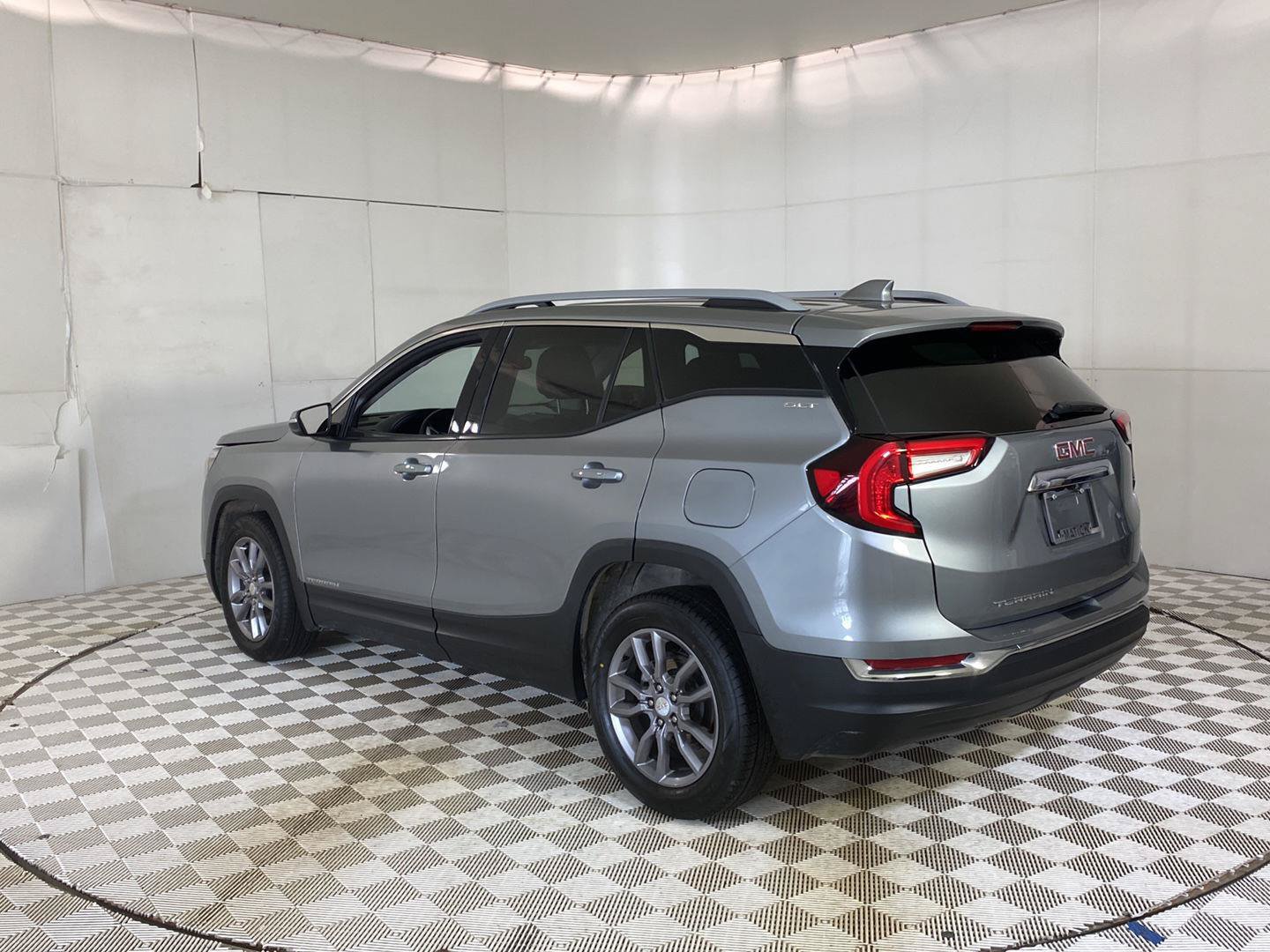 Certified 2024 GMC Terrain SLT FWD image 5