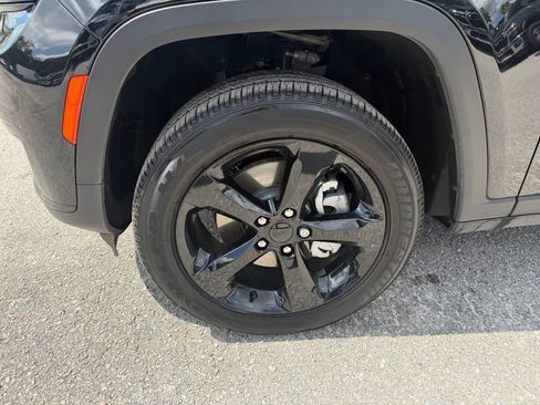 Certified 2025 Jeep Grand Cherokee L Laredo AWD/4WD image 9
