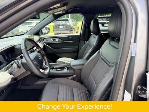 Used 2025 Ford Explorer ST-Line w/ ST-Line Street Pack AWD/4WD image 6