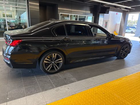 Used 2021 BMW 750i xDrive w/ Autobahn Package AWD/4WD image 11