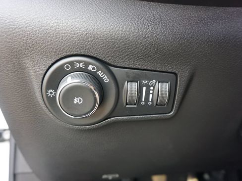 Used 2023 Jeep Compass Limited AWD/4WD image 5