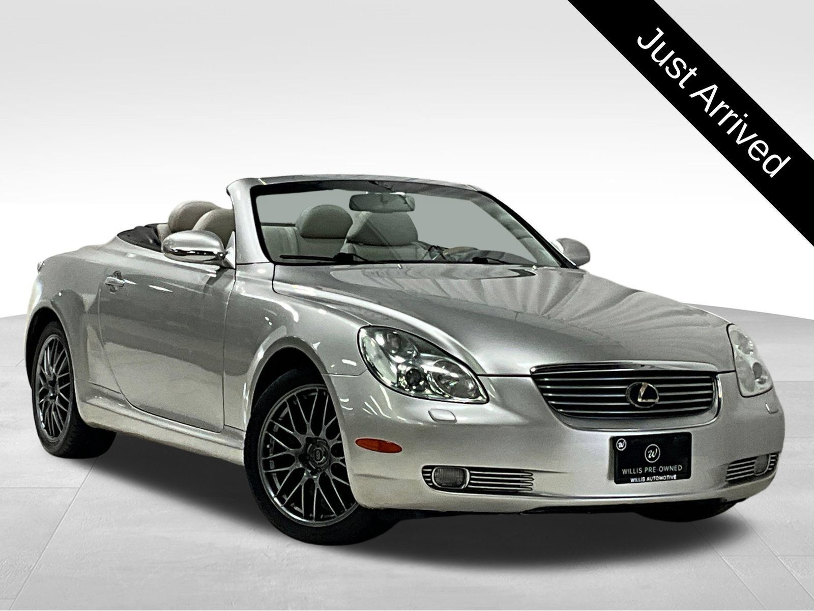 Used 2004 Lexus SC 430 Convertible RWD image 1