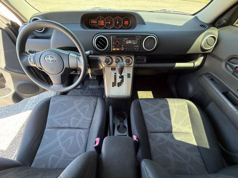Used 2013 Scion xB FWD image 9