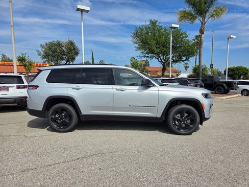 New 2026 Jeep Grand Cherokee L Limited w/ Limited Altitude Package AWD/4WD image 3