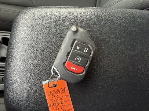 Used 2021 Jeep Gladiator Willys image 47