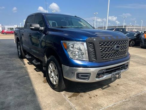 Used 2018 Nissan Titan SV w/ SV Convenience Package AWD/4WD image 5