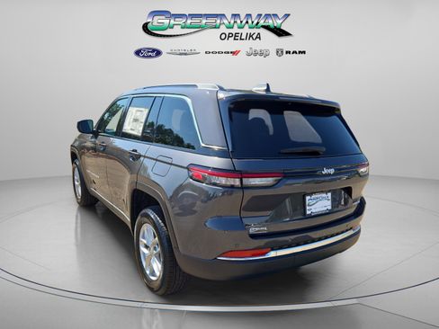 New 2025 Jeep Grand Cherokee Laredo image 5