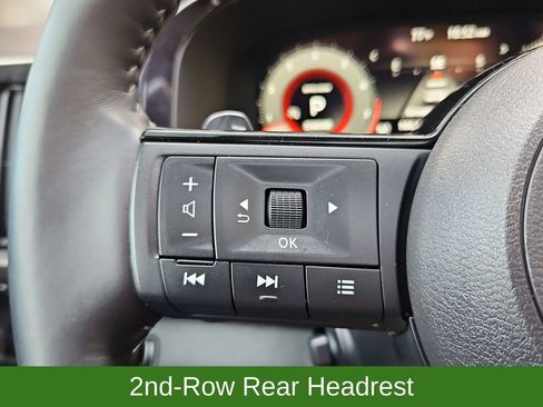 Used 2025 Nissan Pathfinder Platinum image 11