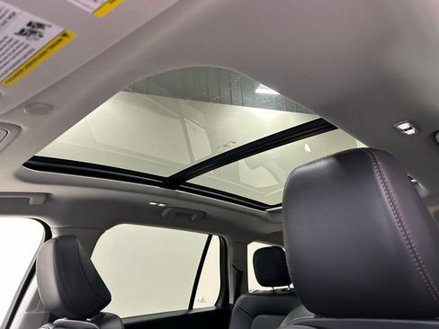 Certified 2025 Lincoln Aviator AWD image 26