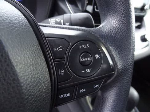 Used 2022 Toyota Corolla LE FWD image 13