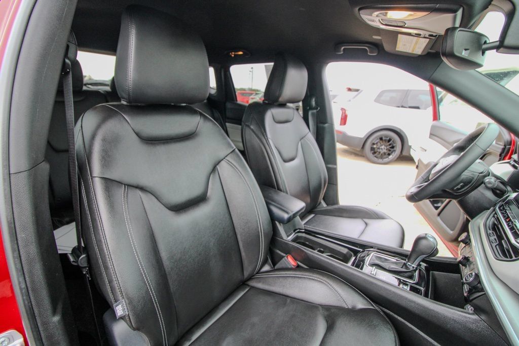 Used 2025 Jeep Compass Limited AWD/4WD image 17