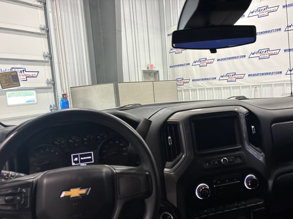 Used 2022 Chevrolet Silverado 1500 Custom RWD image 2