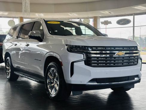 Used 2023 Chevrolet Suburban Premier AWD/4WD image 4