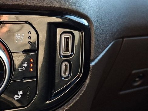 Used 2022 GMC Sierra 1500 SLT w/ SLT Premium Plus Package image 26