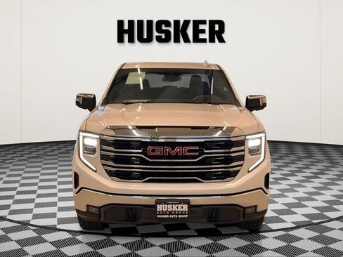 Used 2022 GMC Sierra 1500 SLT AWD/4WD image 3