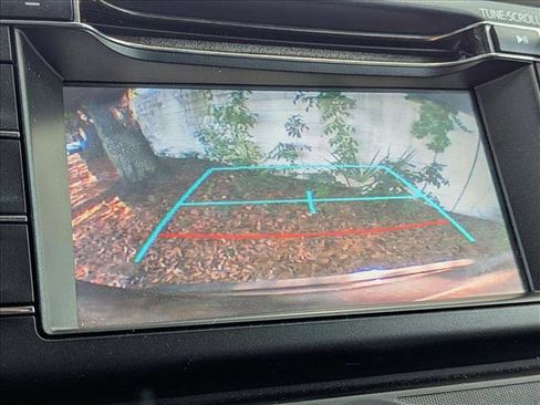 Used 2016 Toyota RAV4 LE FWD image 6