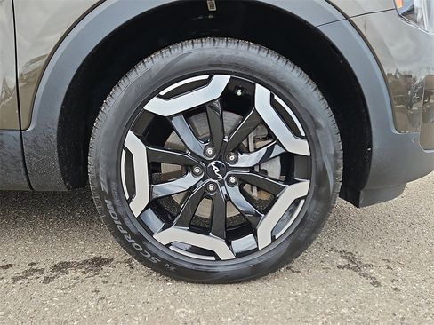 Certified 2024 Kia Telluride S image 9