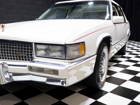 Used 1990 Cadillac De Ville Coupe image 10