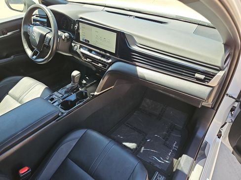 Used 2025 Toyota Camry XSE FWD image 30